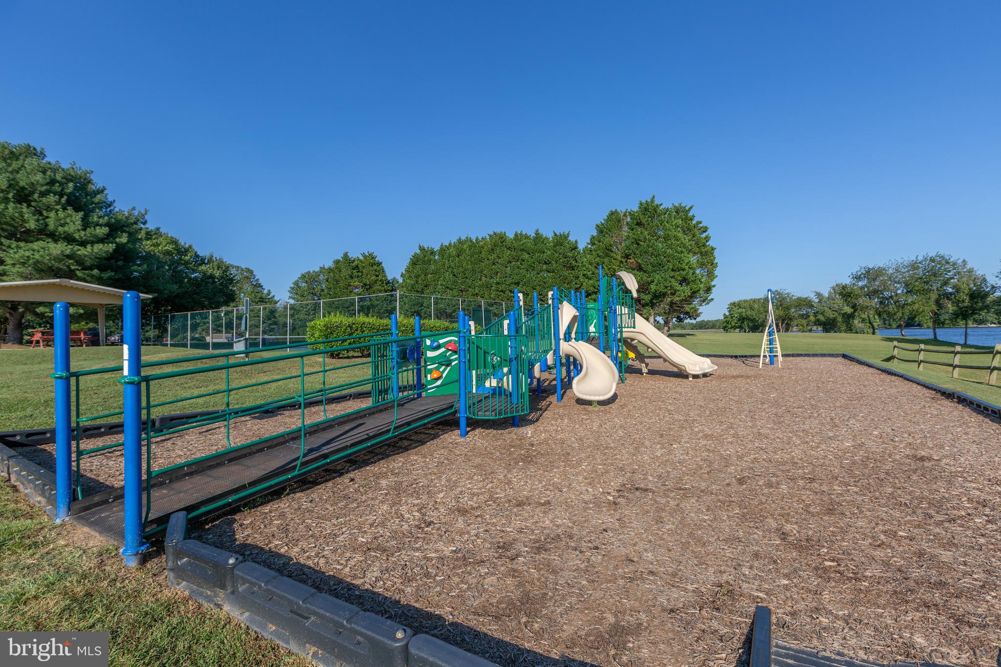 LAKE CAROLINE - Residential