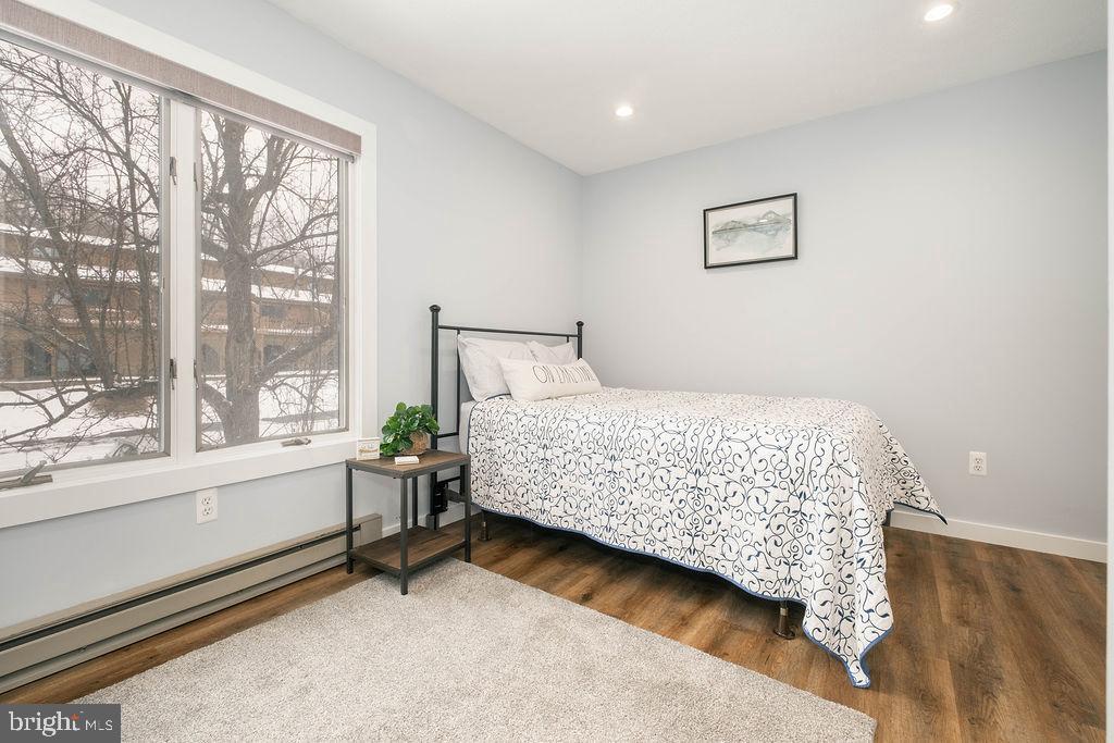 LAUREL BROOK - Residential