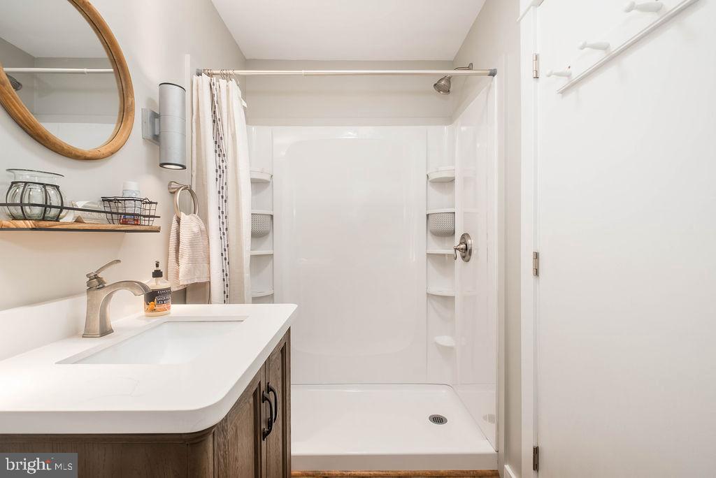 LAUREL BROOK - Residential