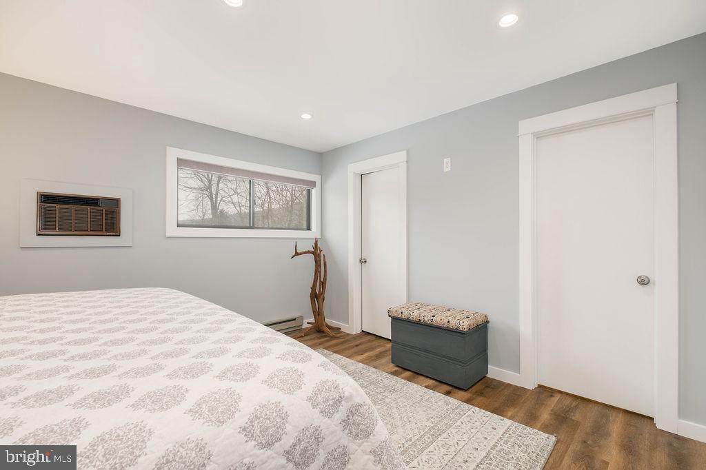 LAUREL BROOK - Residential