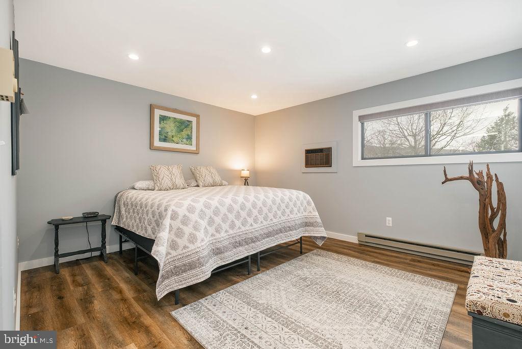 LAUREL BROOK - Residential