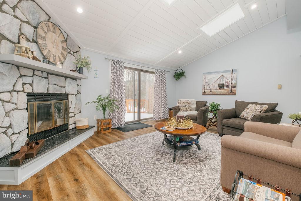 LAUREL BROOK - Residential