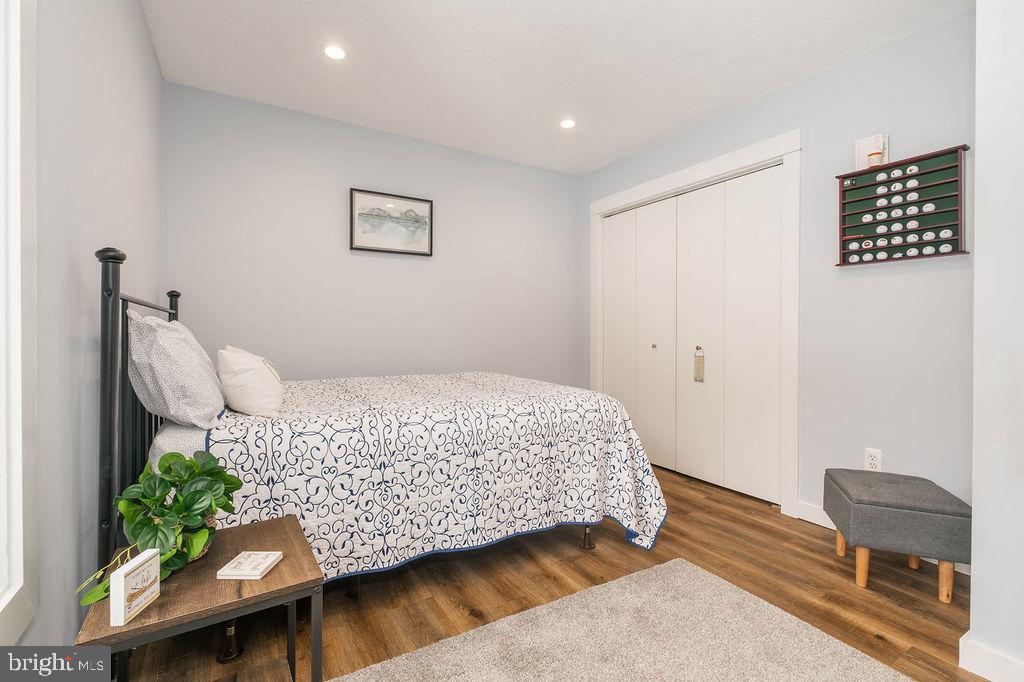 LAUREL BROOK - Residential