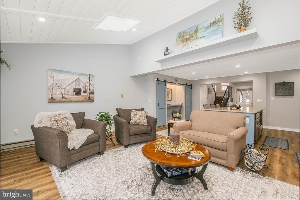 LAUREL BROOK - Residential