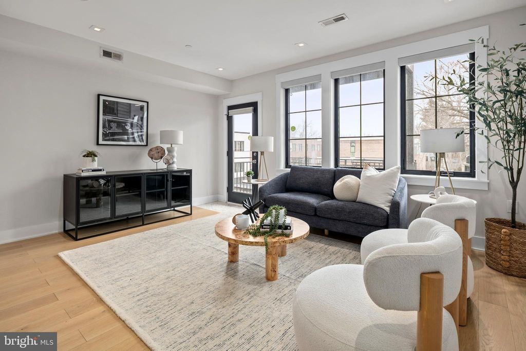 Photo of 330 16th Street SE #2, WASHINGTON, DC 20003 (MLS # DCDC2241050)