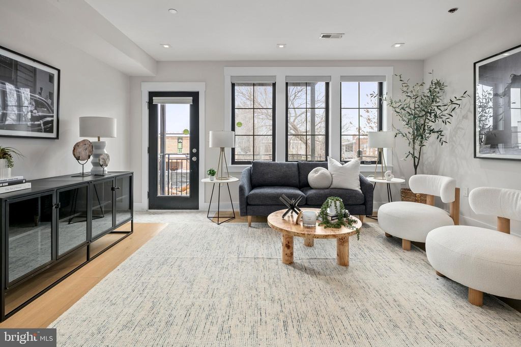 Photo of 330 16th Street SE #2, WASHINGTON, DC 20003 (MLS # DCDC2241050)