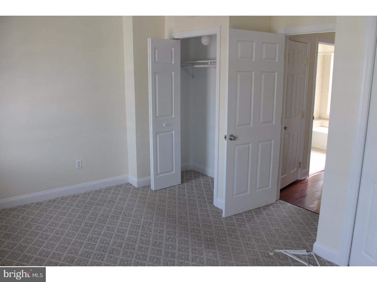 KENSINGTON - Residential Lease
