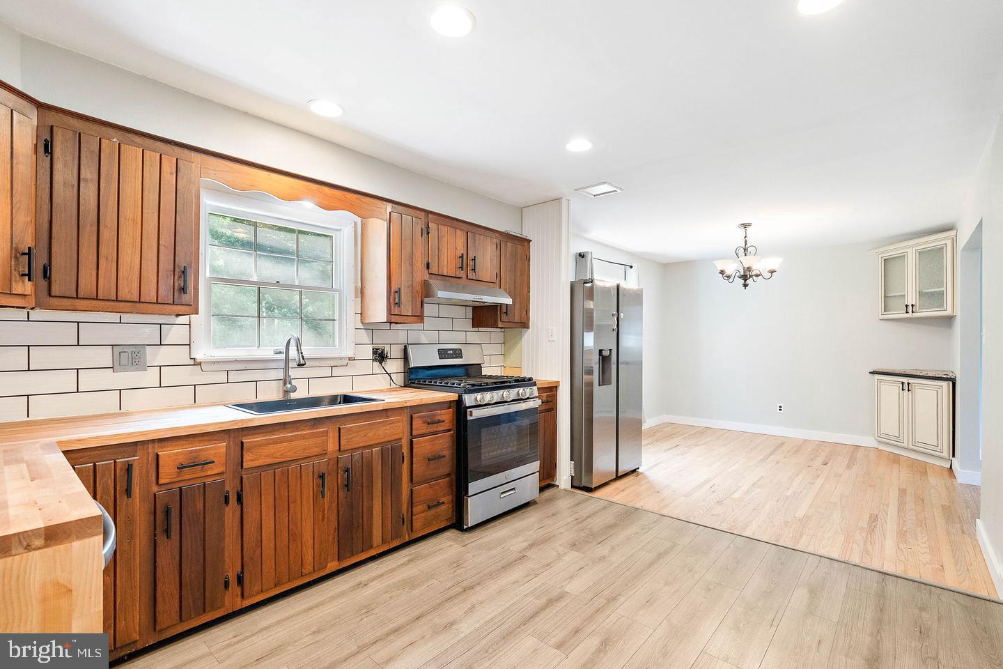 DARTMOUTH WOODS - Residential Lease