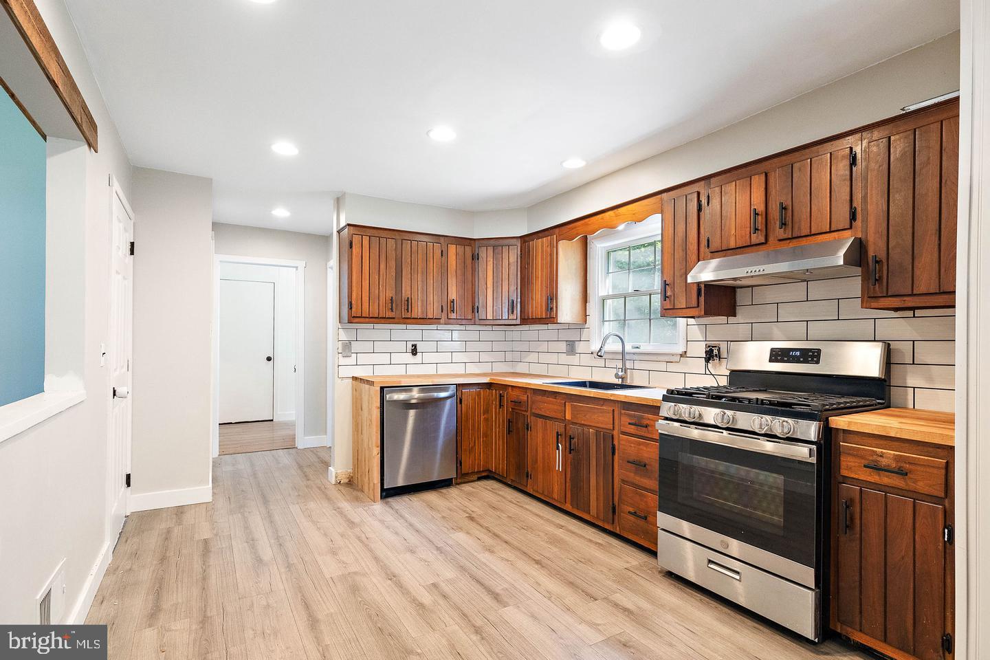 DARTMOUTH WOODS - Residential Lease