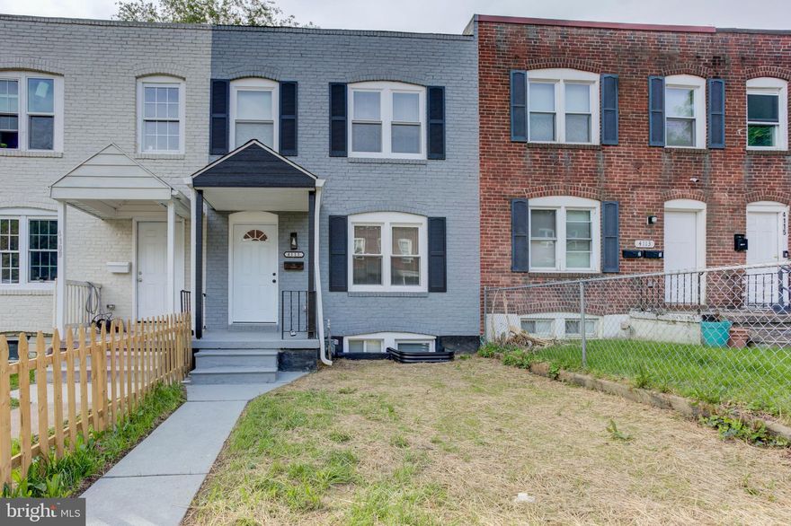 Fully renovated 3-level townhome, move-in ready from top to bottom! Features a bright, open layout, brand-new flooring, modern lighting, and an updated kitchen with quartz countertops and stainless steel appliances. Spacious bedrooms, beautifully upgraded baths, and a versatile lower level perfect for a rec room or home office. Prime location near shopping, dining, and commuter routes, this one won’t last!