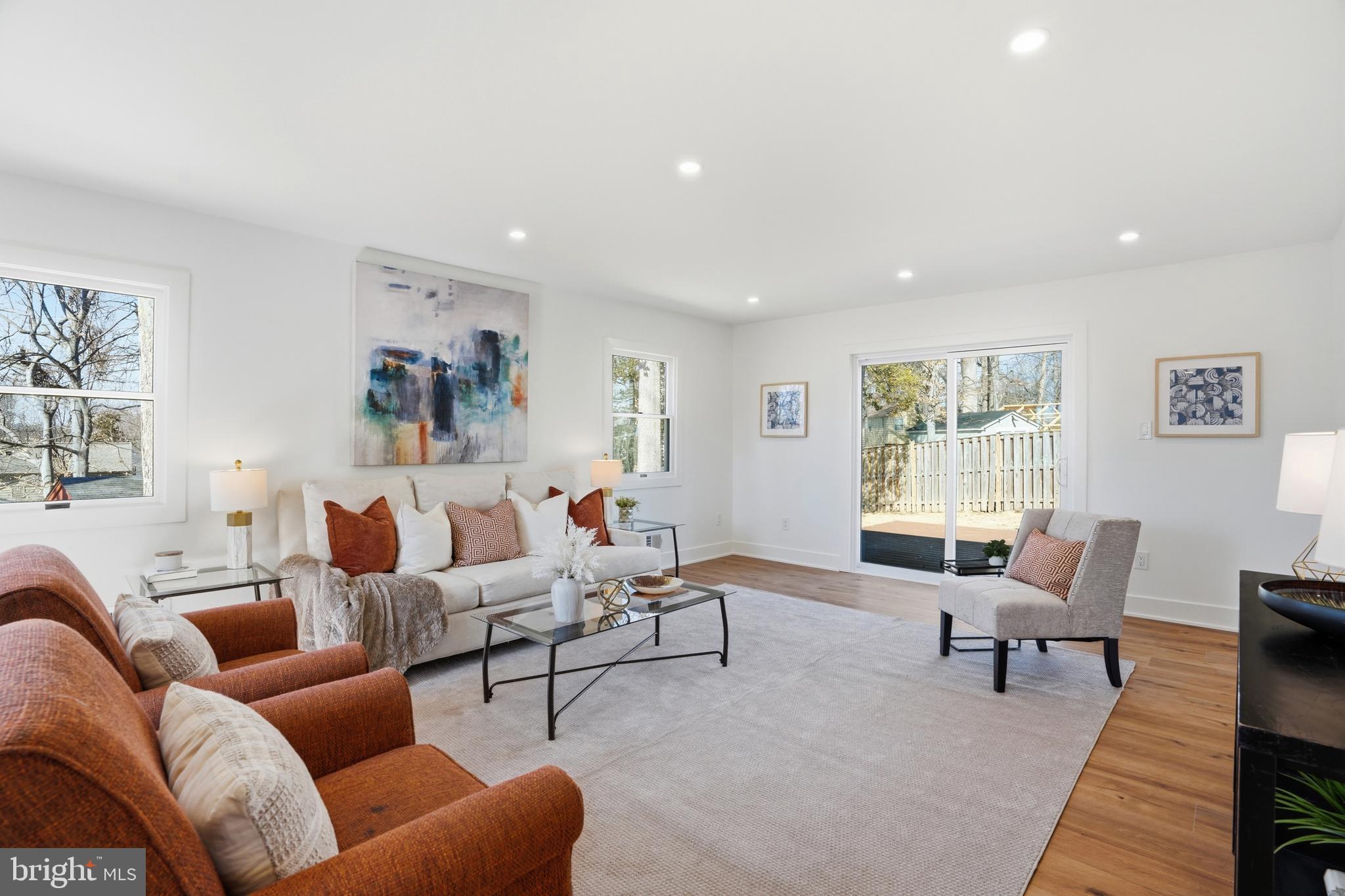 BURKE CENTRE STATION - Residential