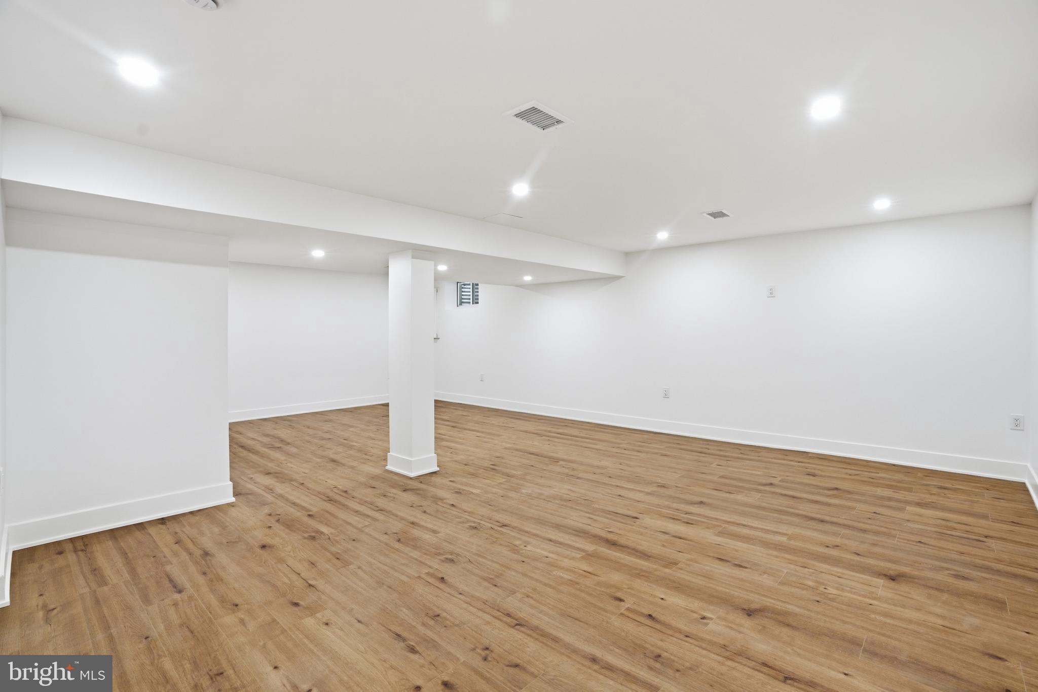 BURKE CENTRE STATION - Residential