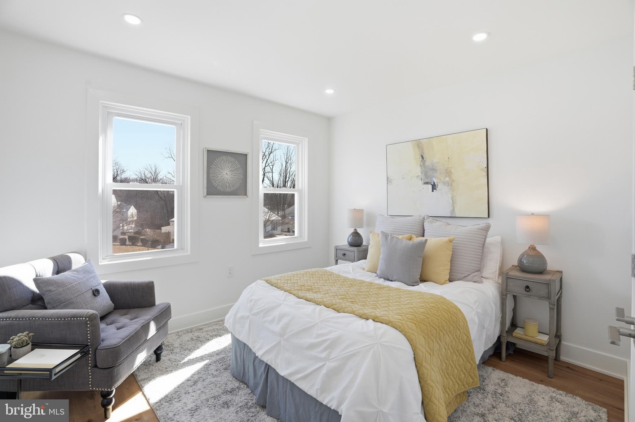 BURKE CENTRE STATION - Residential