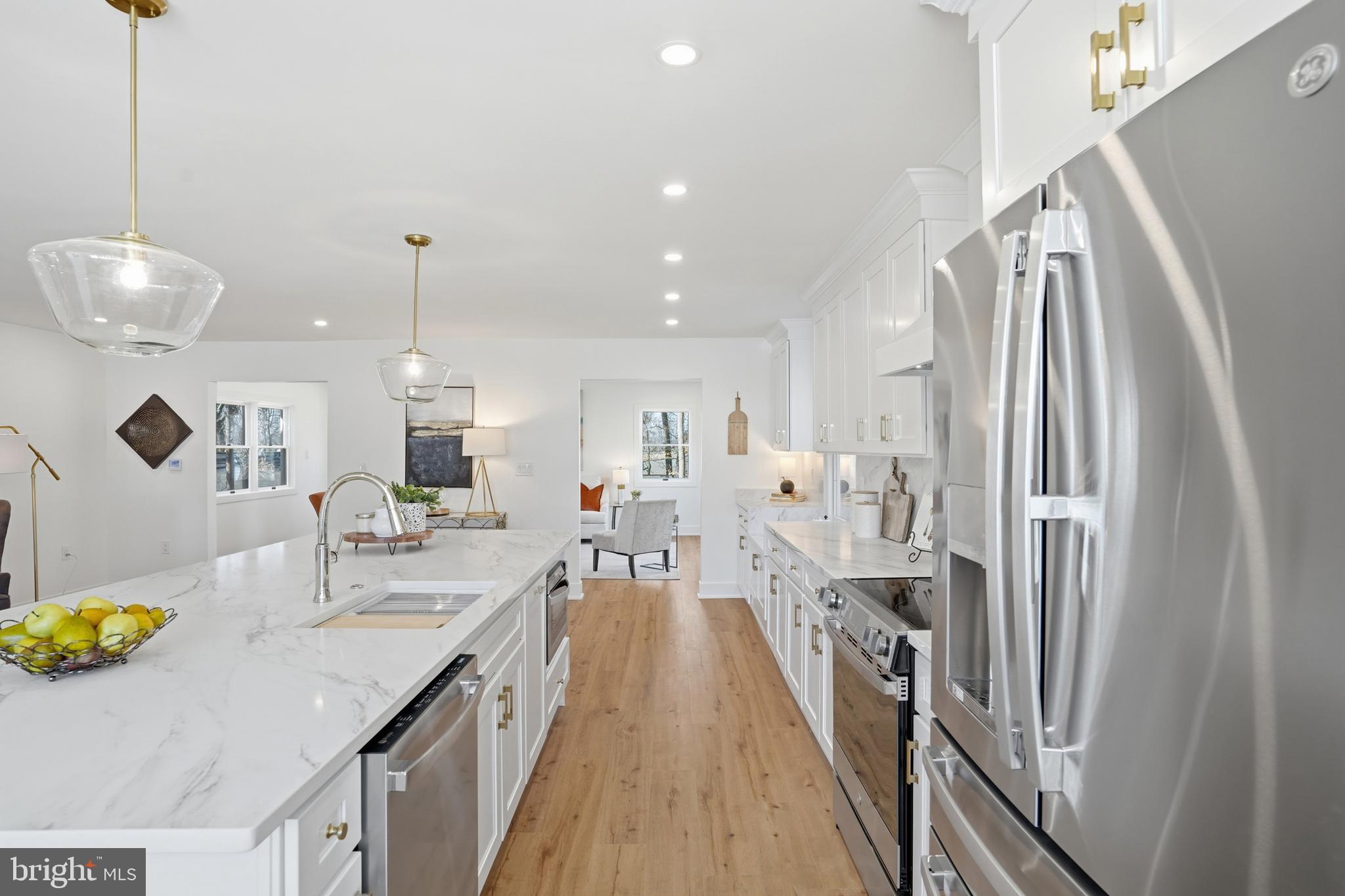 BURKE CENTRE STATION - Residential