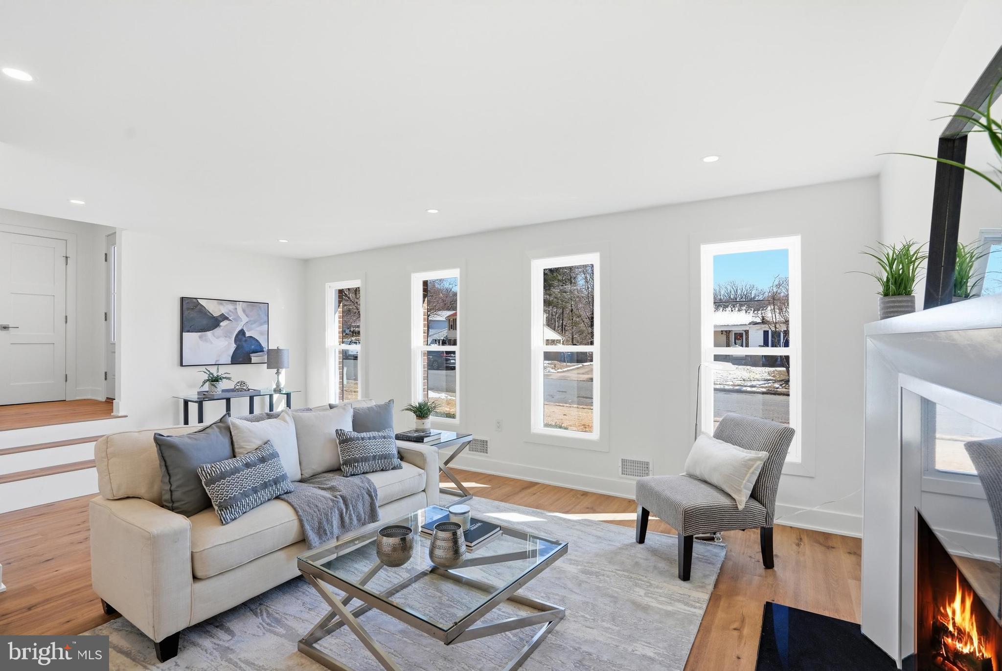 BURKE CENTRE STATION - Residential