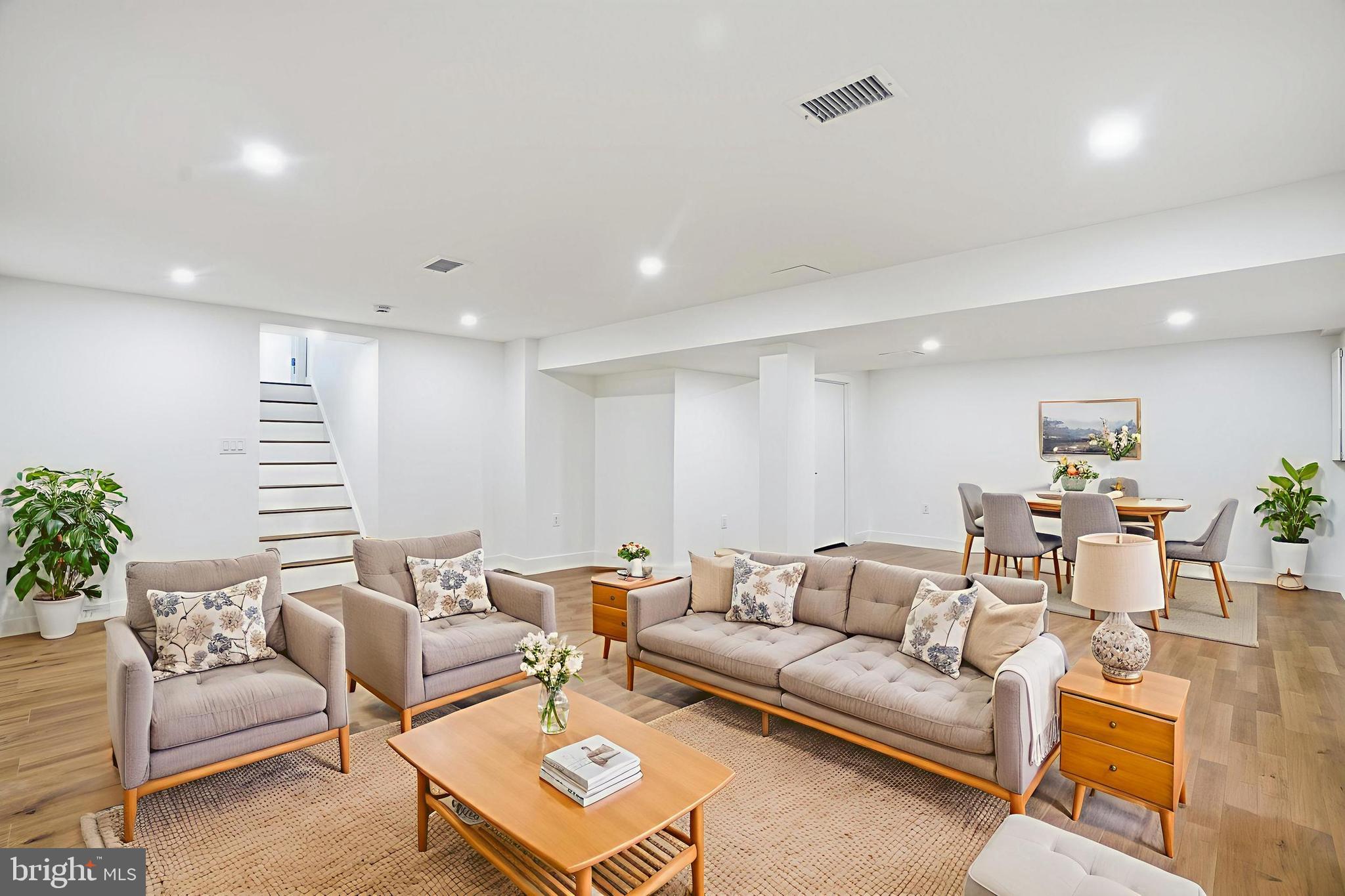 BURKE CENTRE STATION - Residential