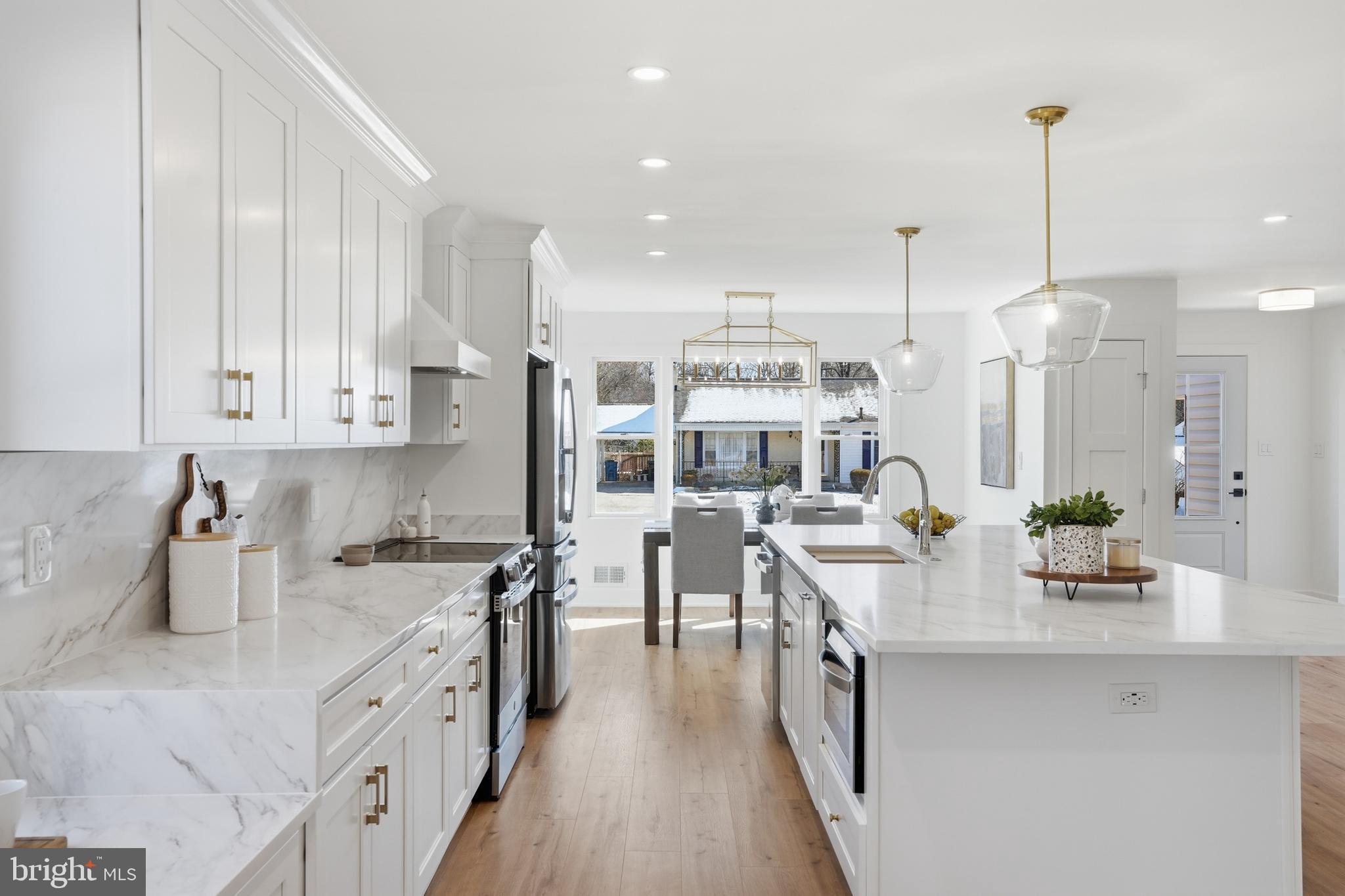 BURKE CENTRE STATION - Residential