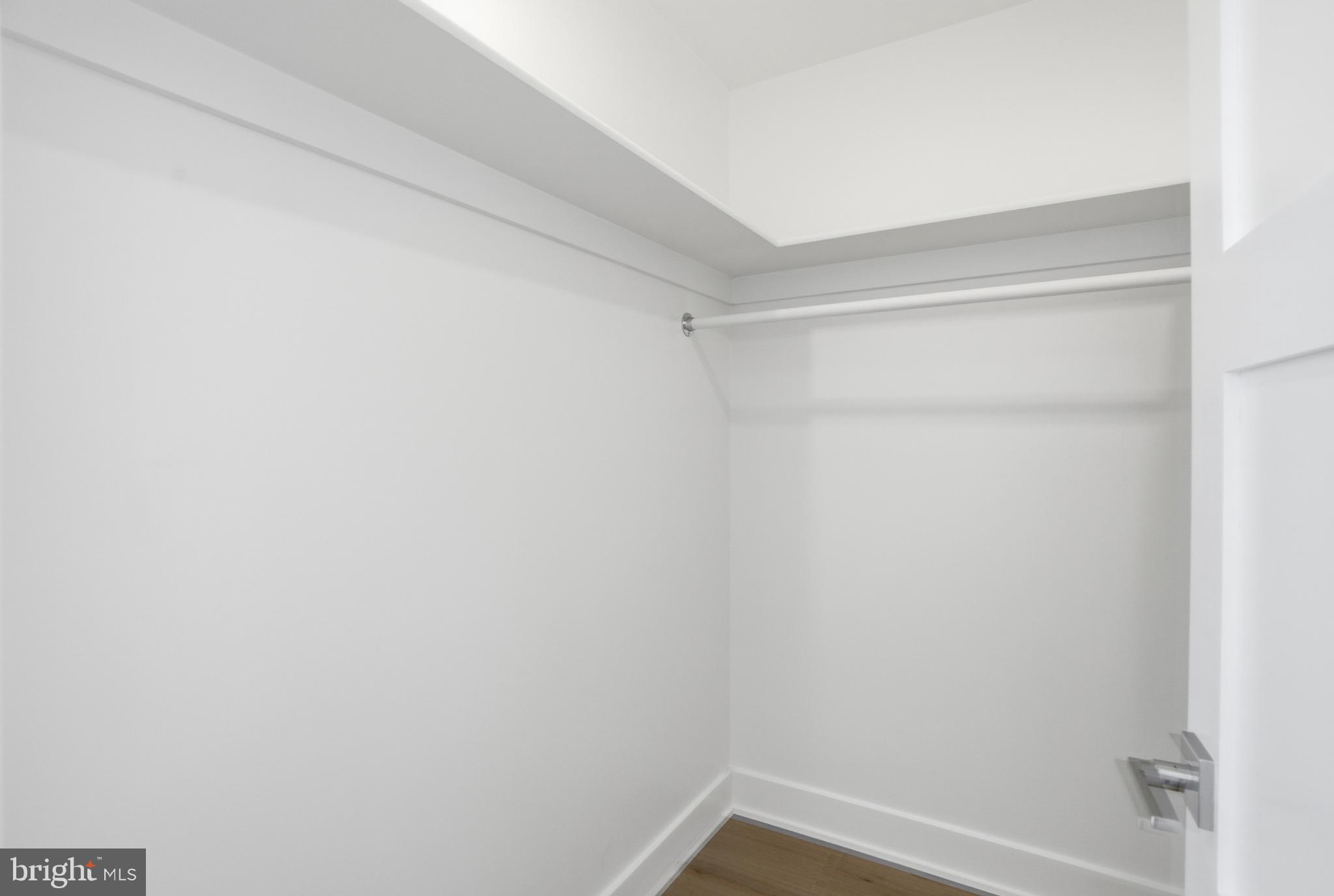 BURKE CENTRE STATION - Residential