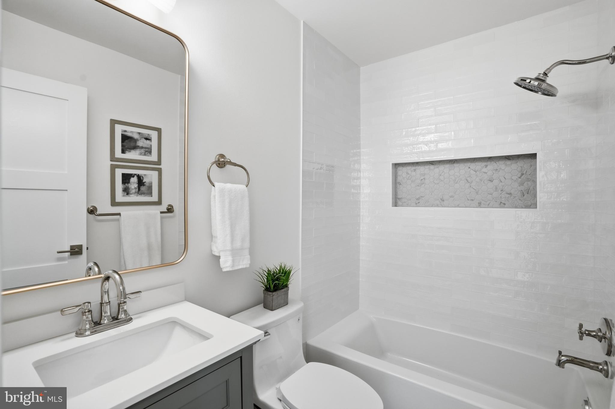 BURKE CENTRE STATION - Residential