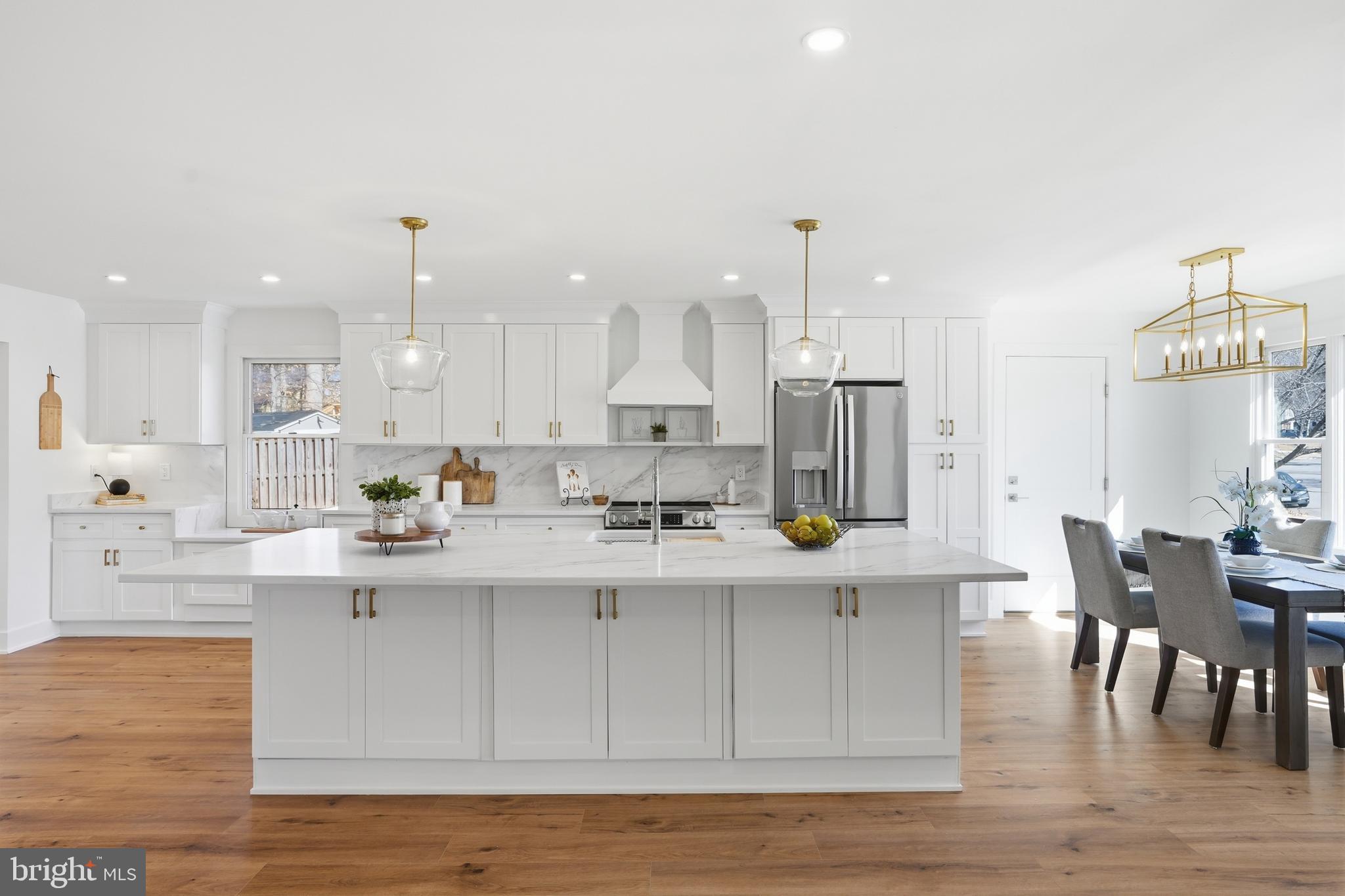 BURKE CENTRE STATION - Residential