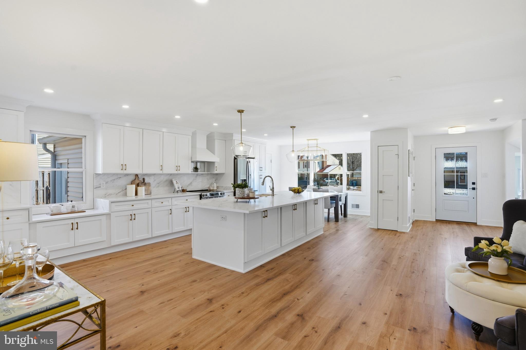 BURKE CENTRE STATION - Residential