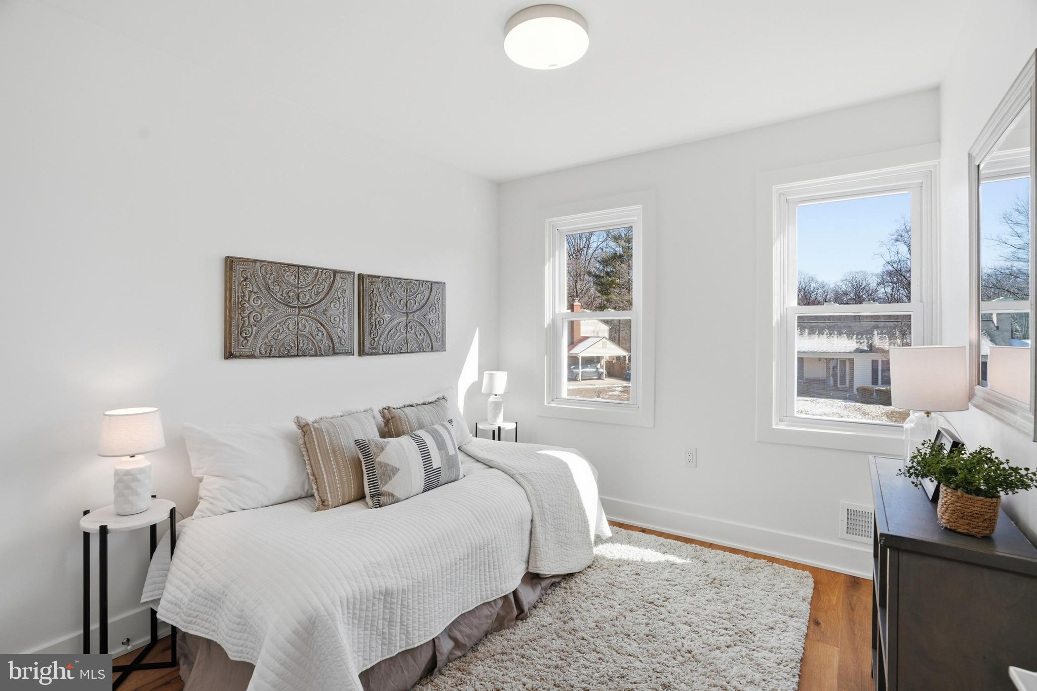 BURKE CENTRE STATION - Residential