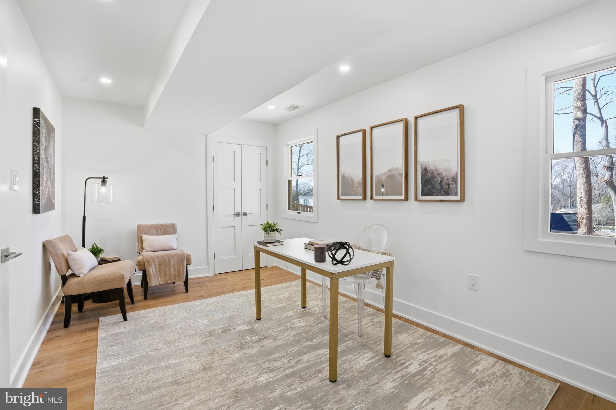 BURKE CENTRE STATION - Residential