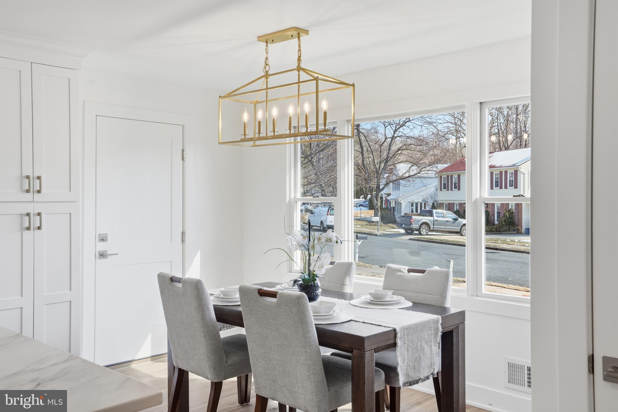 BURKE CENTRE STATION - Residential