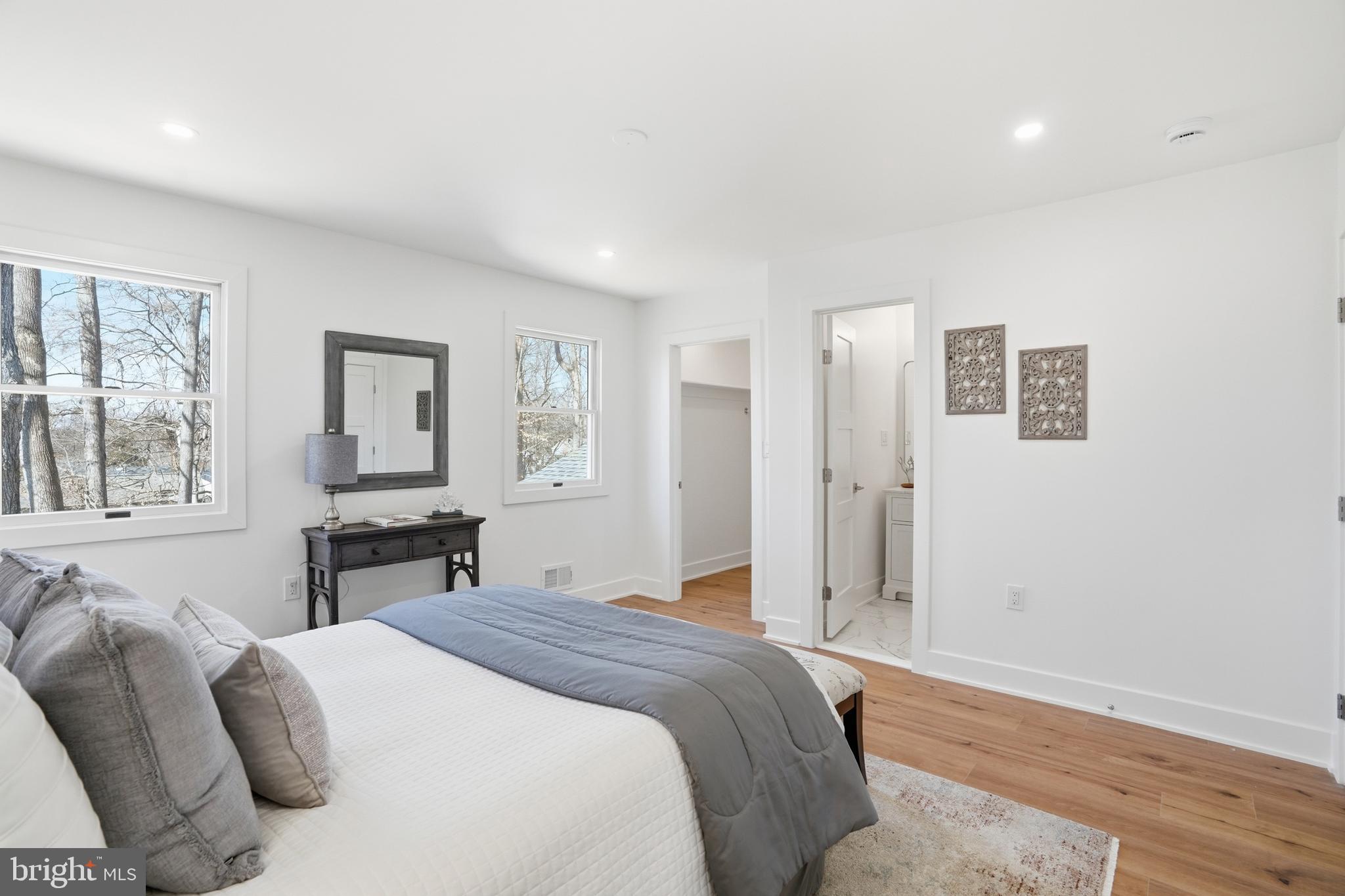 BURKE CENTRE STATION - Residential