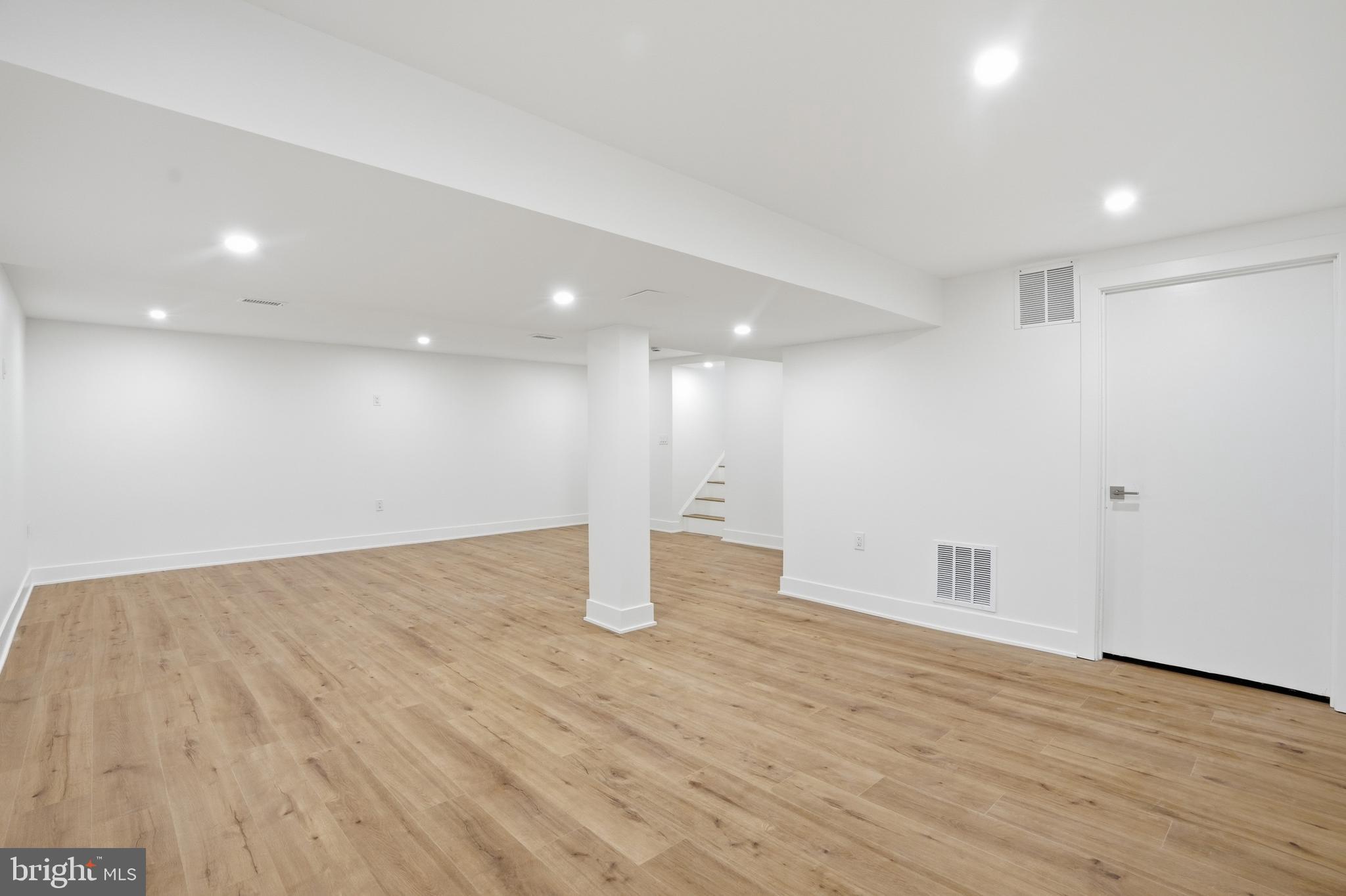 BURKE CENTRE STATION - Residential