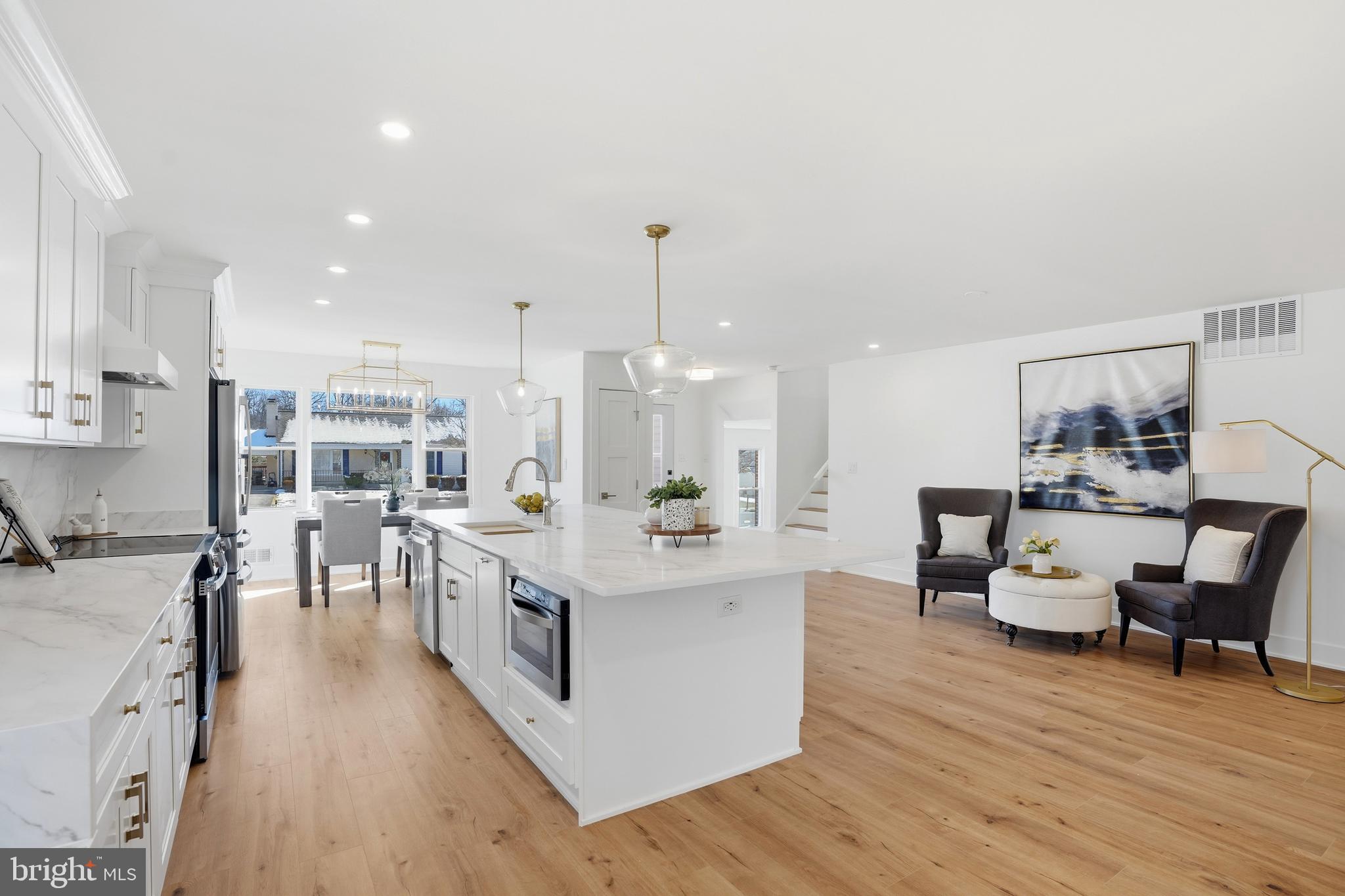 BURKE CENTRE STATION - Residential