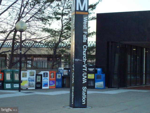 BRITTANY PARC AT TYSONS - Residential Lease