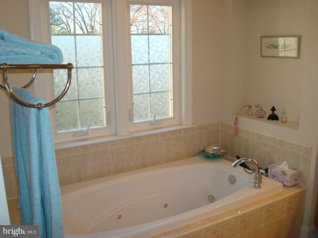 BRITTANY PARC AT TYSONS - Residential Lease