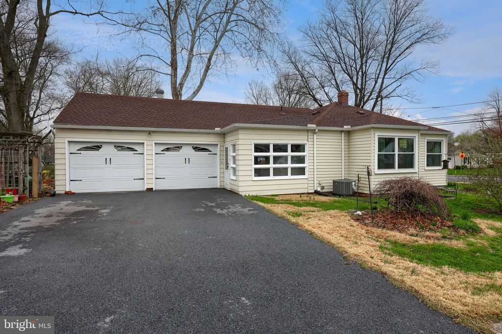 Photo of 301 E Willow Street, ELIZABETHTOWN, PA 17022 (MLS # PALA2085526)