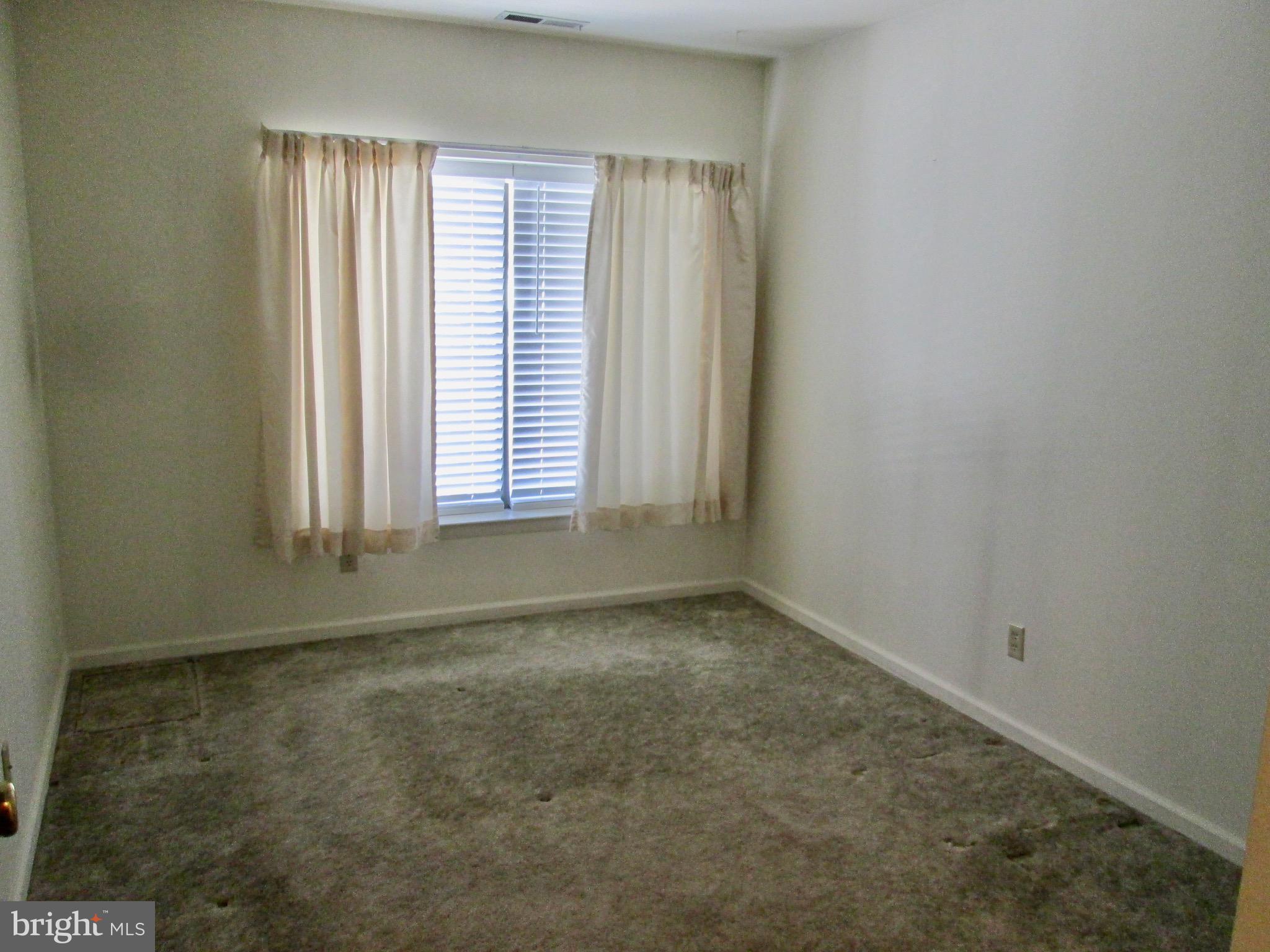 FLYING HILLS - Residential