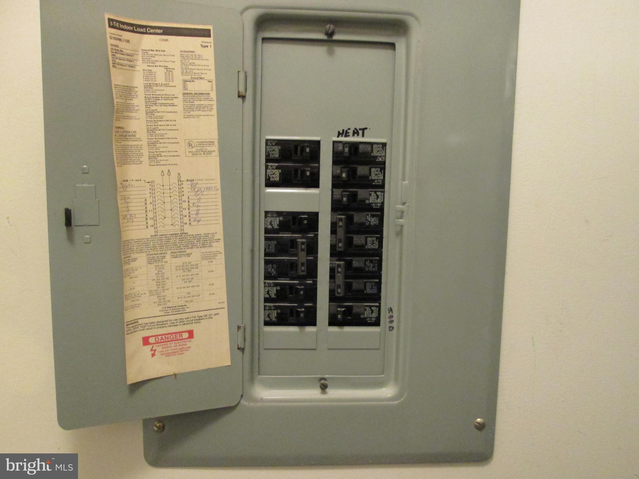 FLYING HILLS - Residential