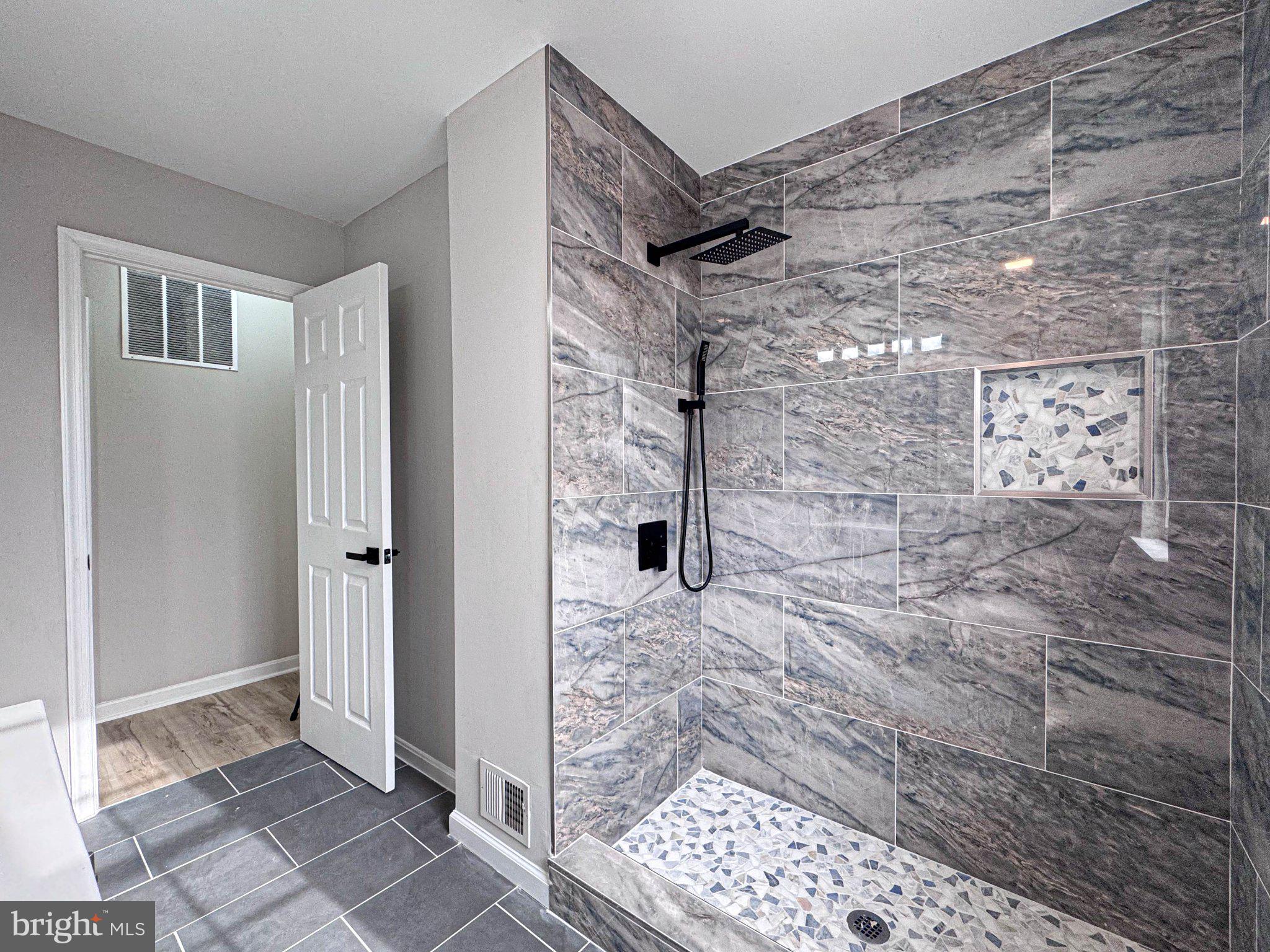 HILLANTRAE - Residential