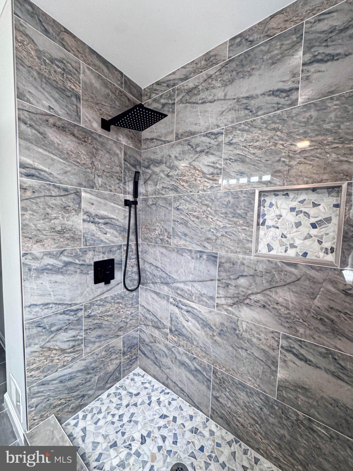 HILLANTRAE - Residential