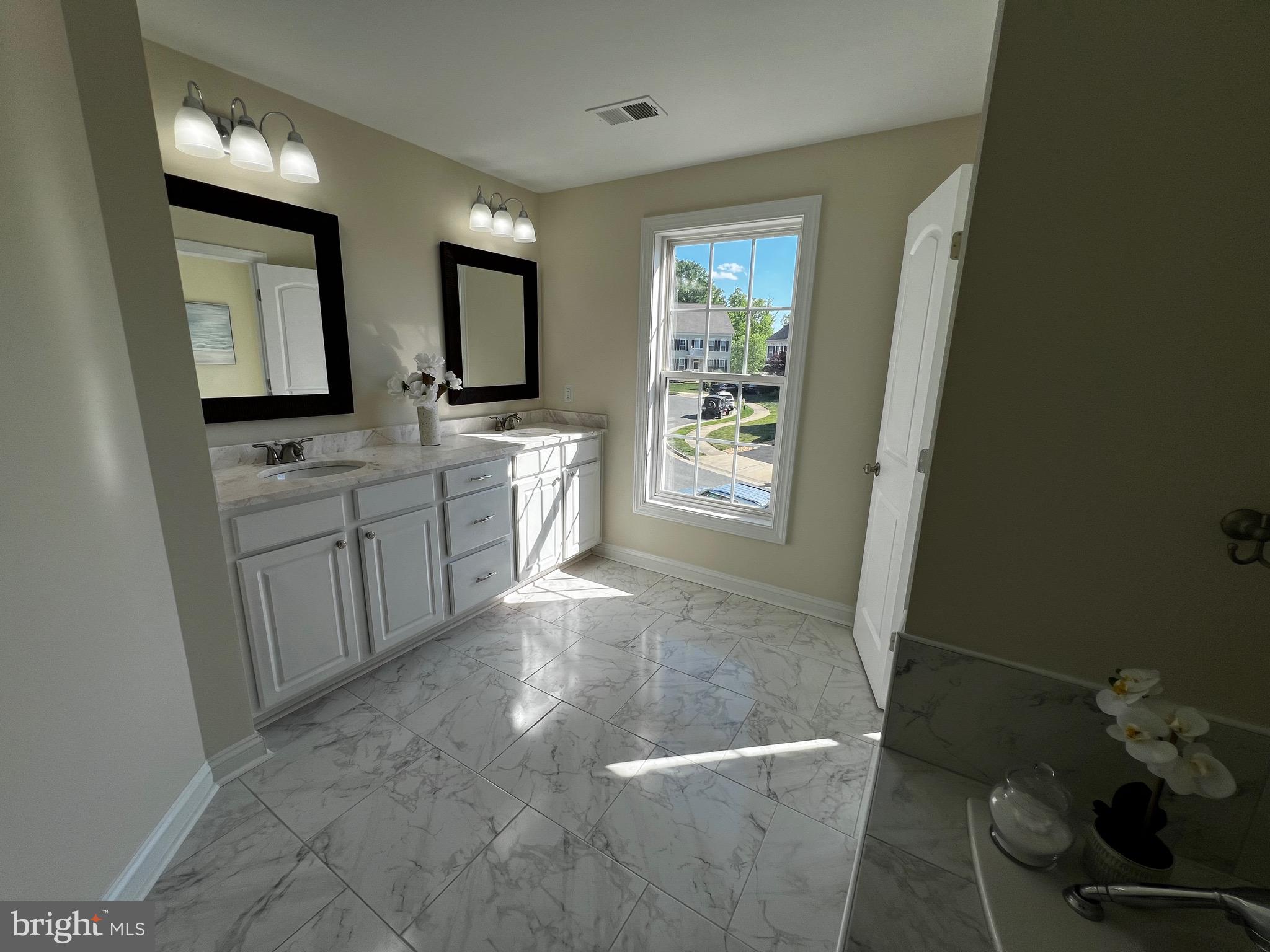 CAMBRIDGE CROSSING - Residential