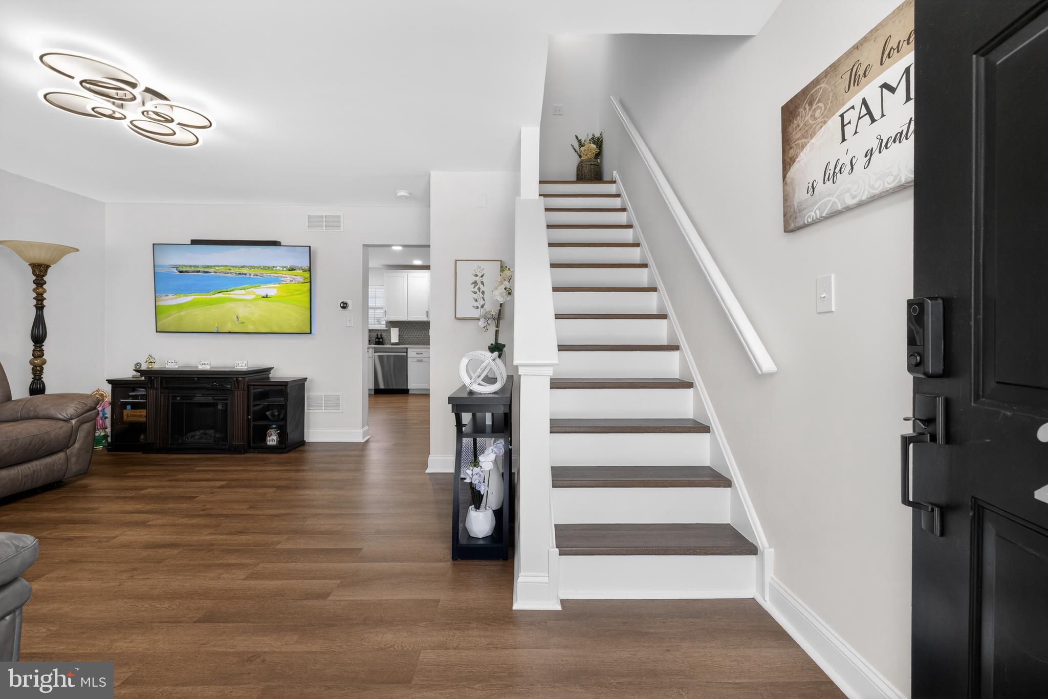 285 VINCENT CIRCLE
