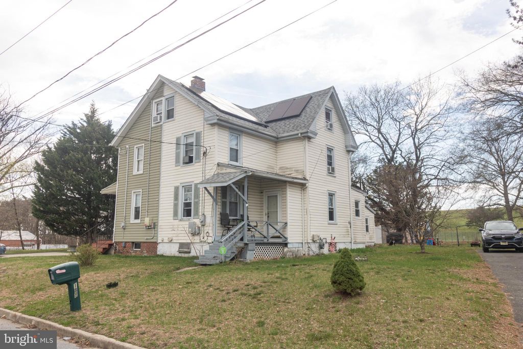 Photo of 188 Hulme Street, MOUNT HOLLY, NJ 08060 (MLS # NJBL2108578)