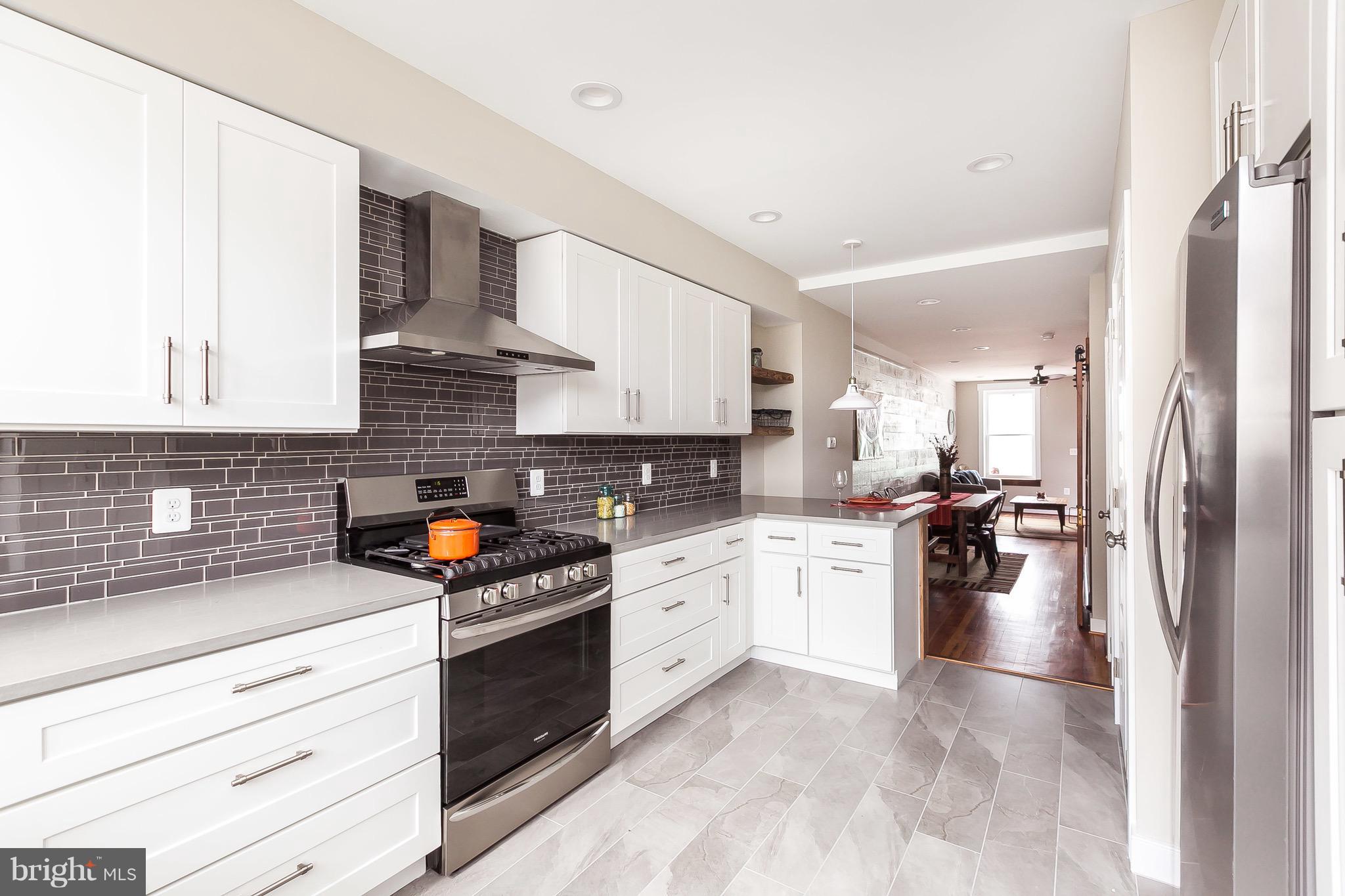 LOCUST POINT - Residential