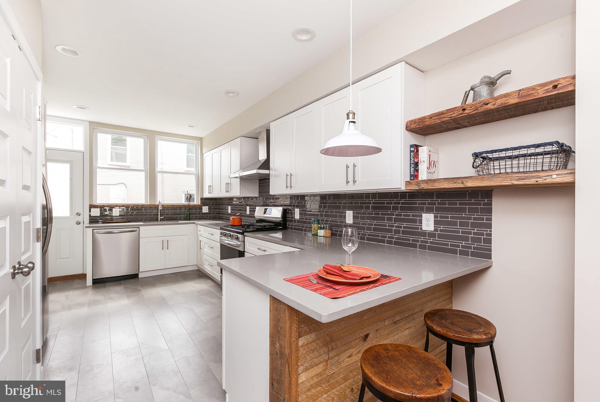 LOCUST POINT - Residential