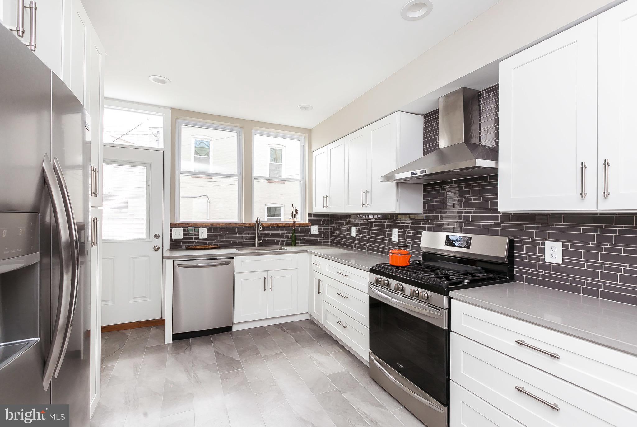 LOCUST POINT - Residential