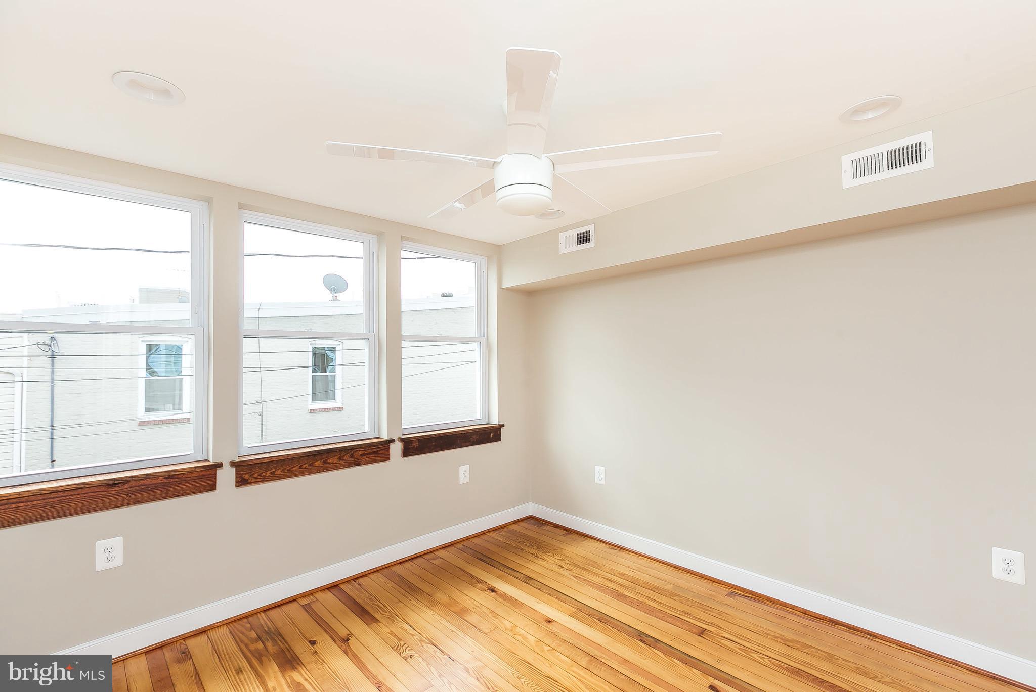 LOCUST POINT - Residential