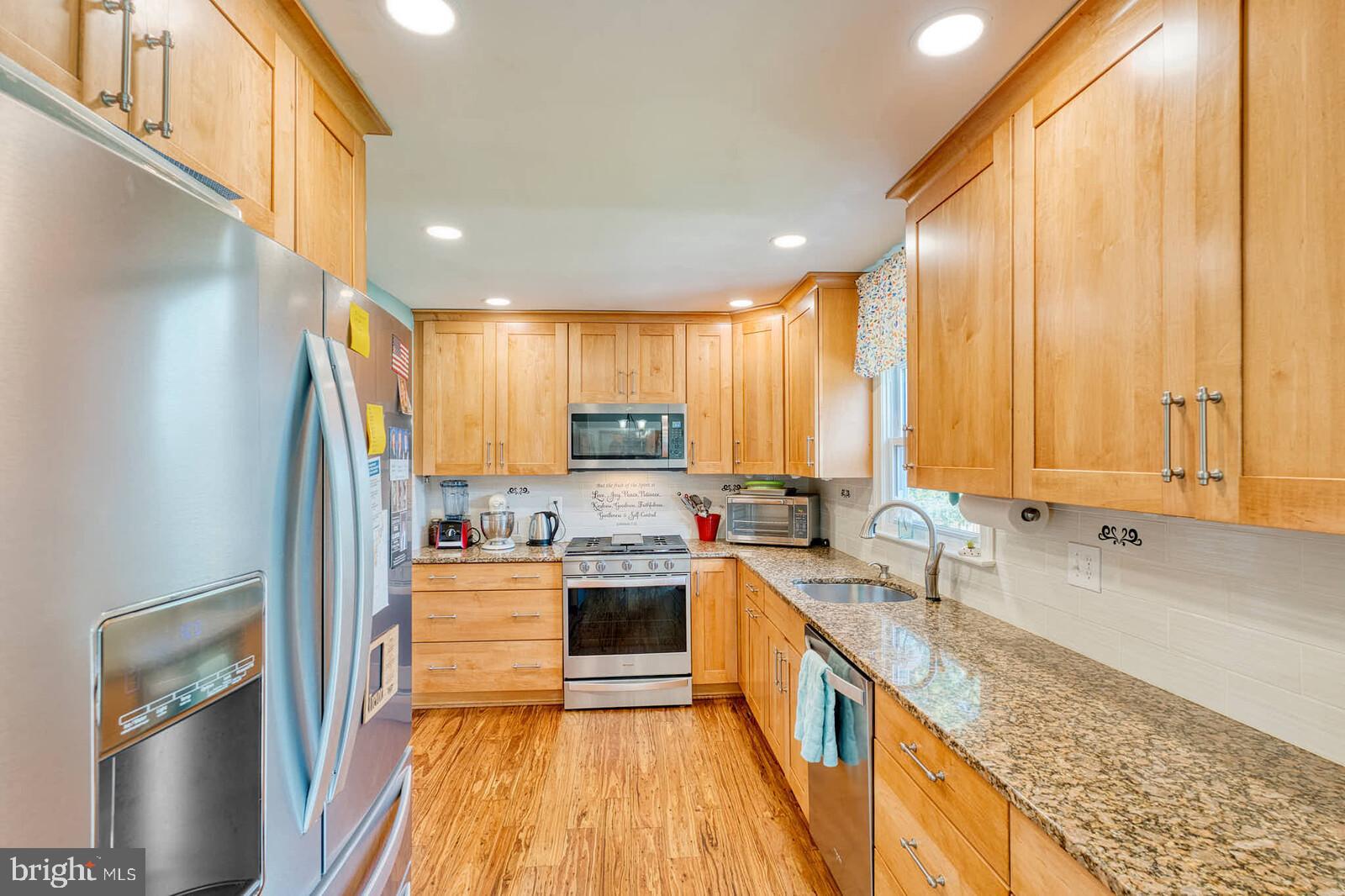 WILLIAMSBURG VILLAGE - Residential