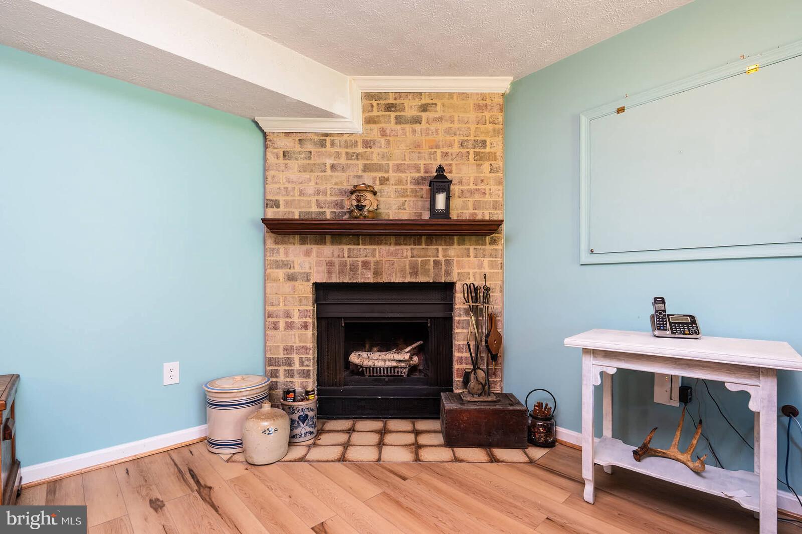 WILLIAMSBURG VILLAGE - Residential