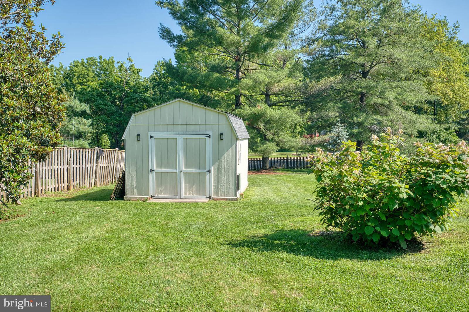 WILLIAMSBURG VILLAGE - Residential