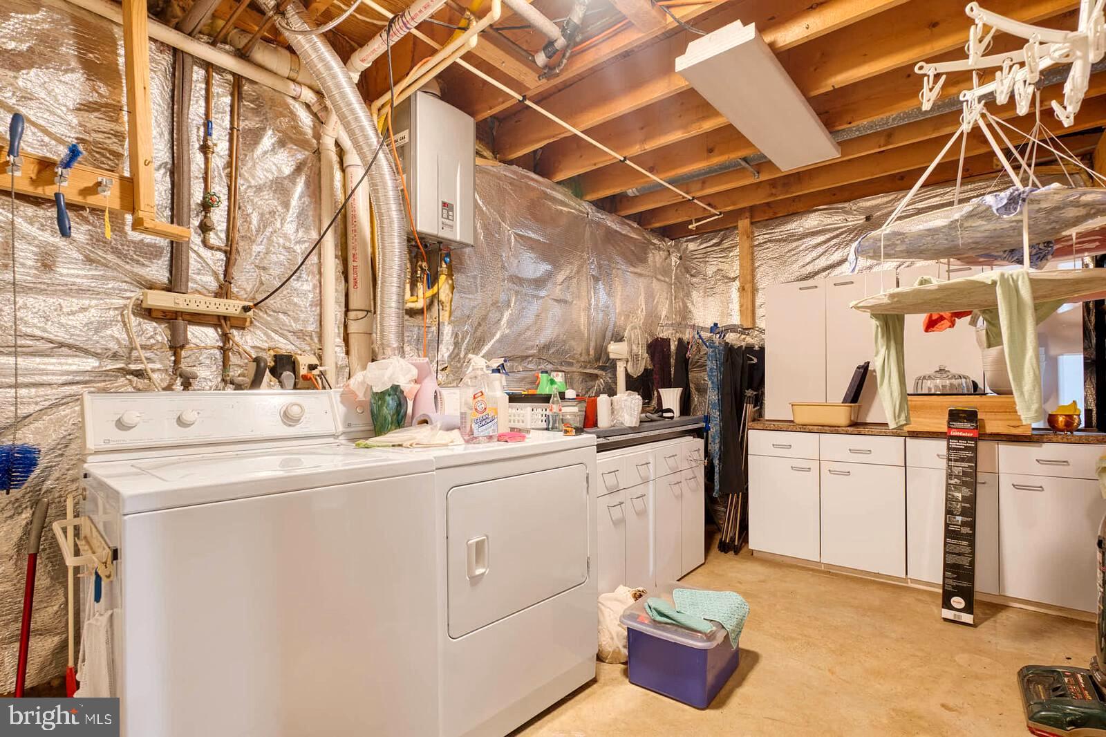 WILLIAMSBURG VILLAGE - Residential