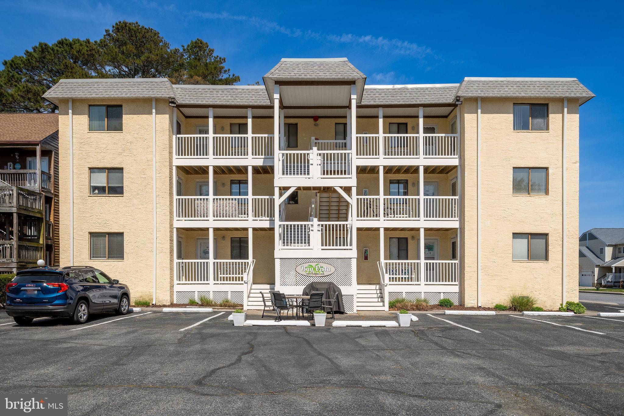 2 Bedroom 2 Full Bath penthouse level condo. Quiet residential street, walking distance to the beach. Parking readily available. Modern plumbing and electrical system, new water tank, new paint and newer flooring.